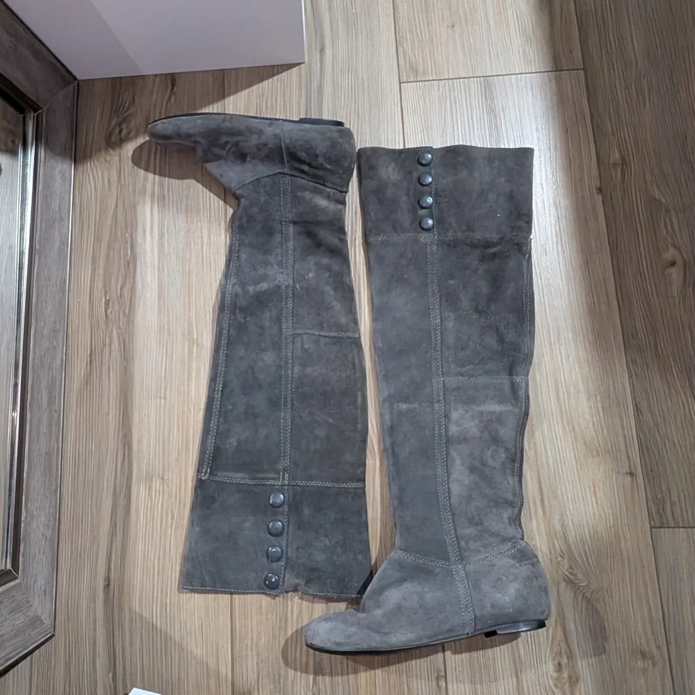Chinese Laundry Gray Over the Knee Suede Boots